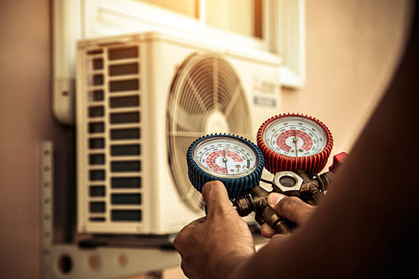 Professional Ductwork Repair technician working in Seagoville, TX